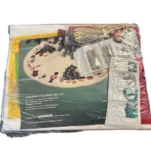 LeeWards Christmas Nutcracker Tree Skirt Kit Felt 1980 Vintage 45" Diameter NEW